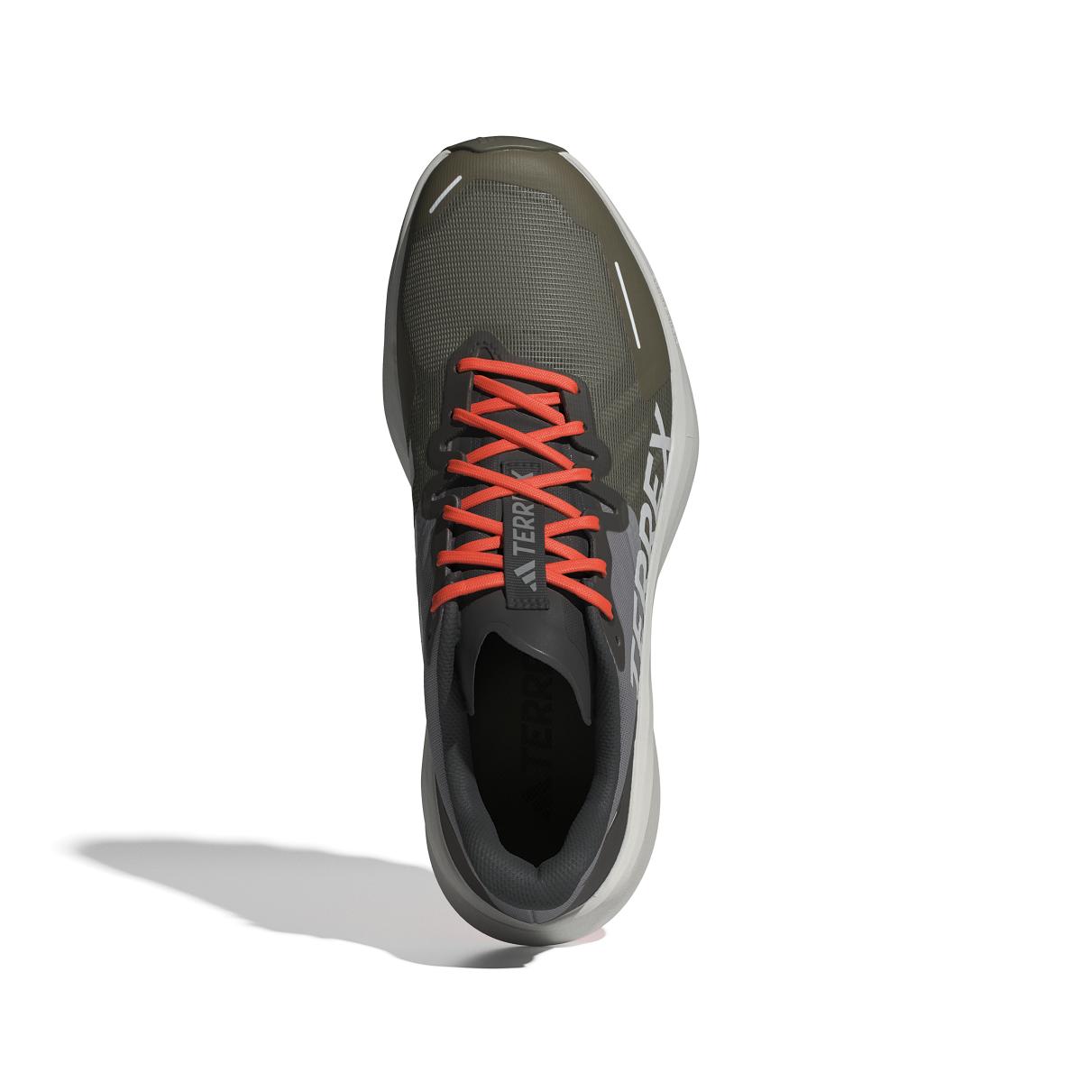 product/a/d/adidas_ig8840_3_footwear_photography_top_portrait_view_white-nw052424.jpg
