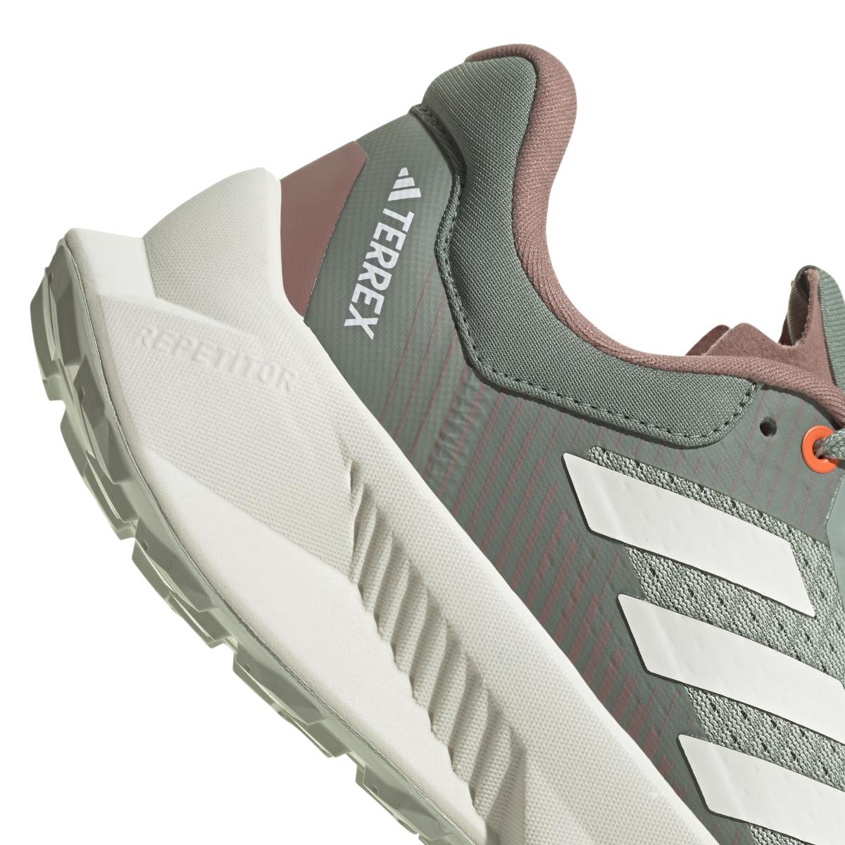 product/a/d/adidas_ji1290_9_footwear_photography_detail_view_2_white-nw091625.jpg