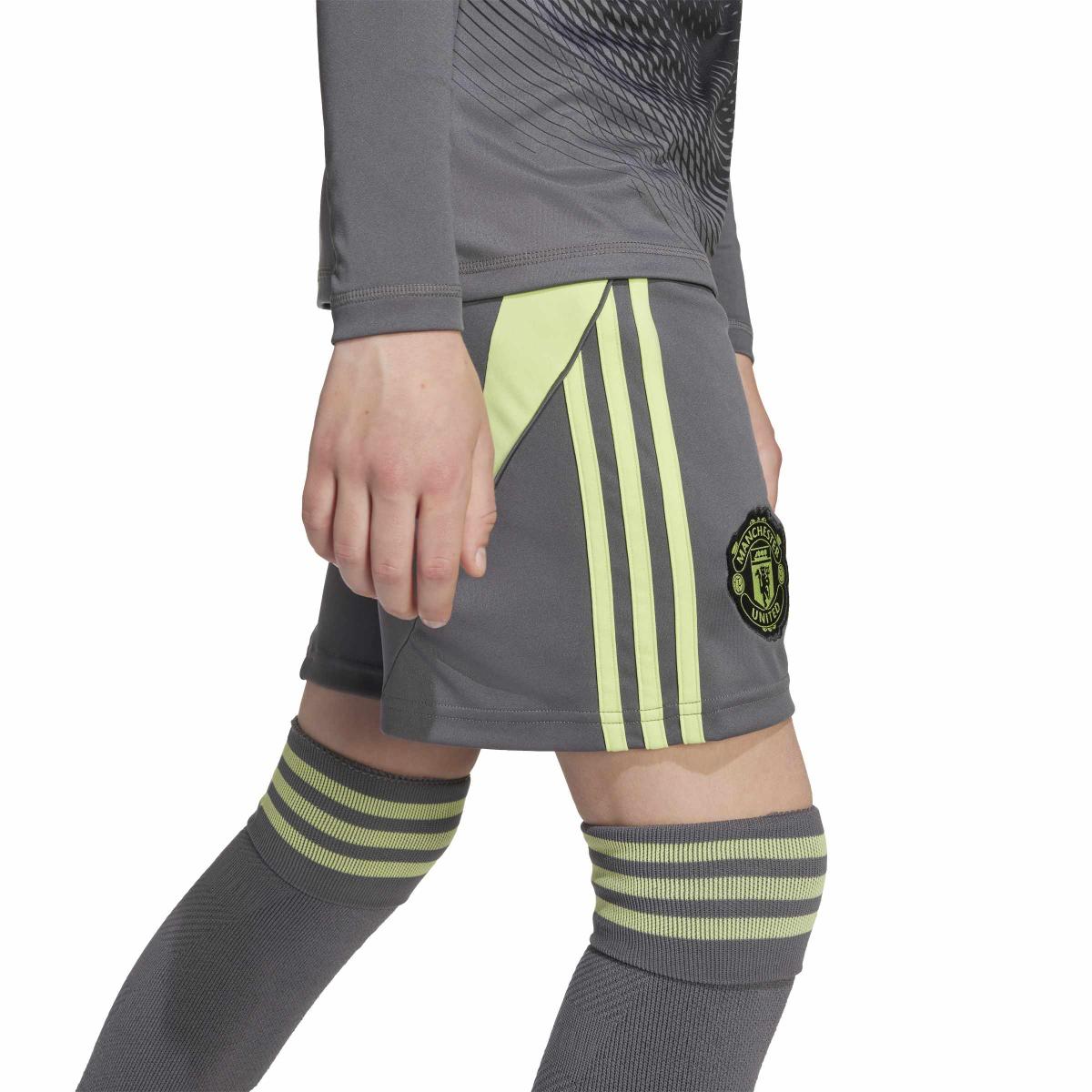 product/a/d/adidas_jp3065_6_apparel_on_model_detail_view_2_white.jpg