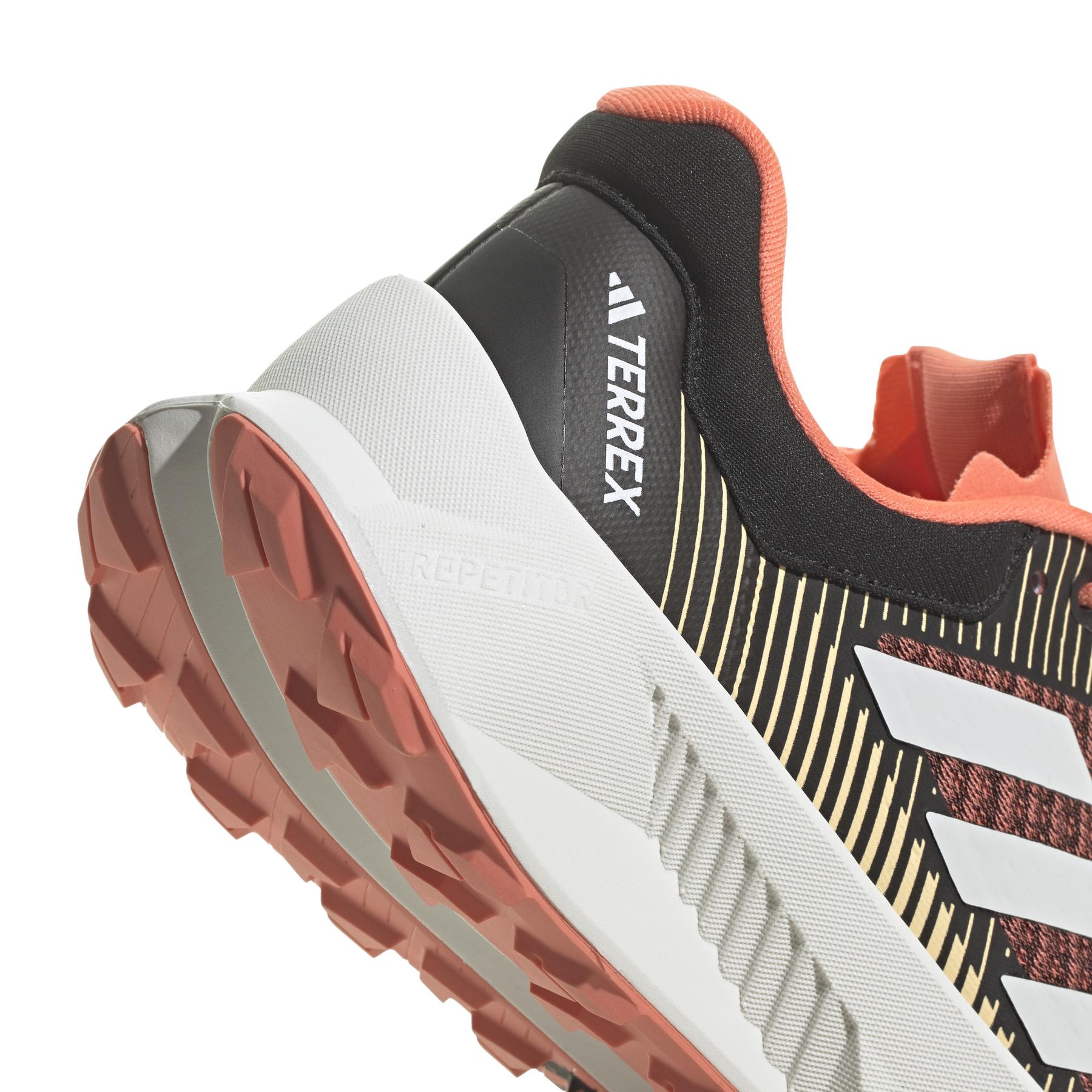 product/a/d/adidas_hp5570_9_footwear_photography_detail_view_2_white-nw032224.jpg