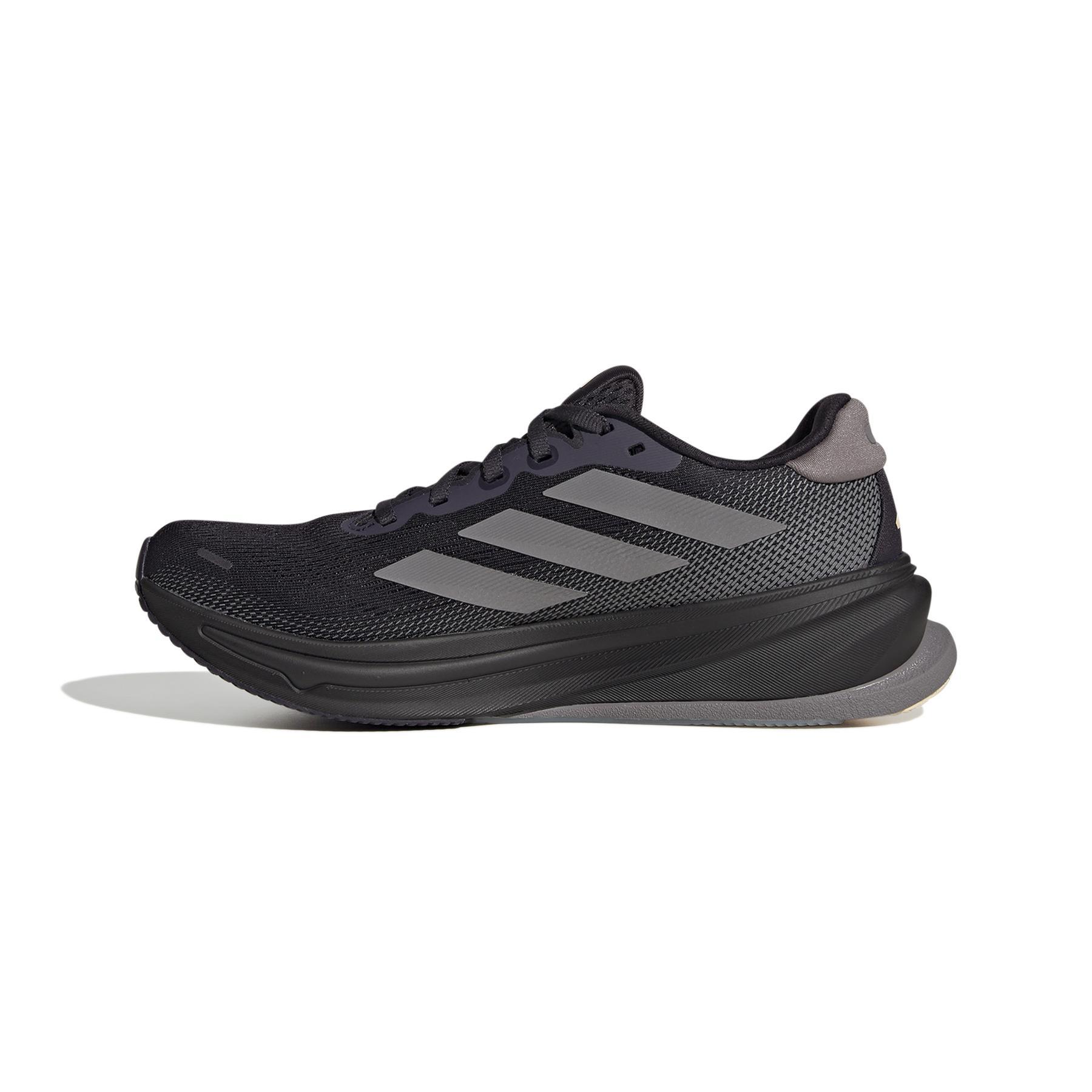 product/a/d/adidas_ih8701_5_footwear_photography_side_medial_center_view_white-nw091625.jpg
