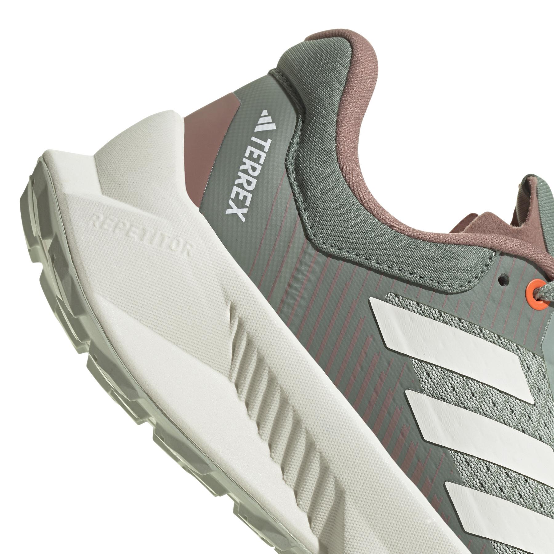 product/a/d/adidas_ji1290_9_footwear_photography_detail_view_2_white-nw091625.jpg