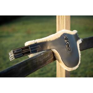 sam1250bk-sheep-skin-girth-for-horse-hfi-black